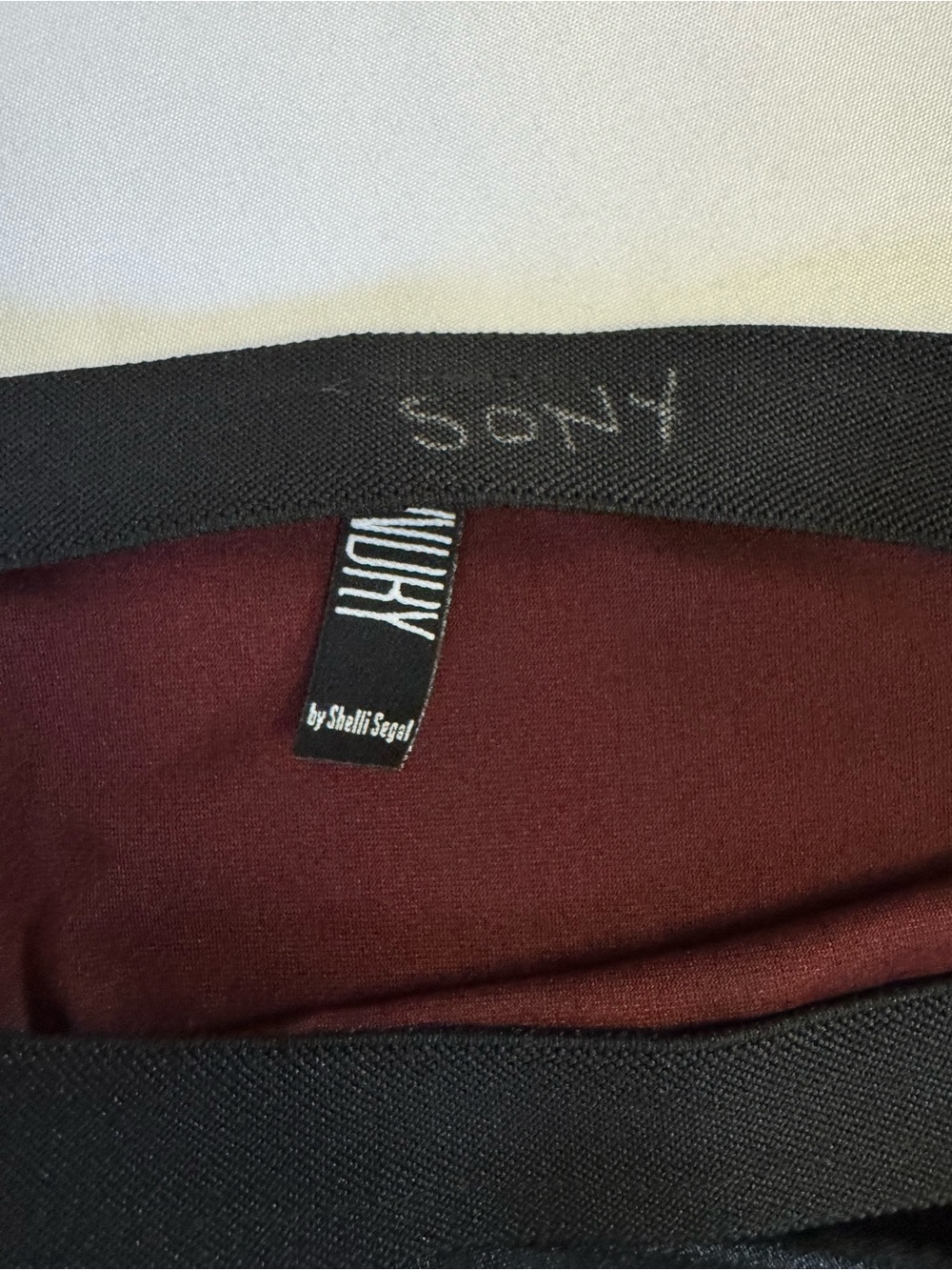 Classic Black Velvet Skirt Laundry by Shelli Segal Sony Pictures Wardrobe - Picture 4 of 14